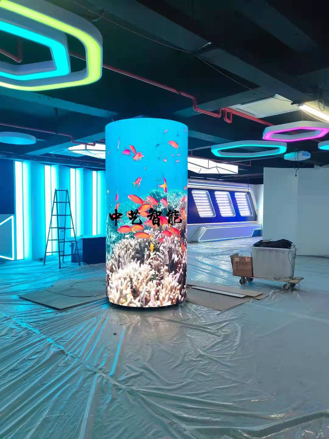 宁波展览馆P2.5软模组圆柱屏