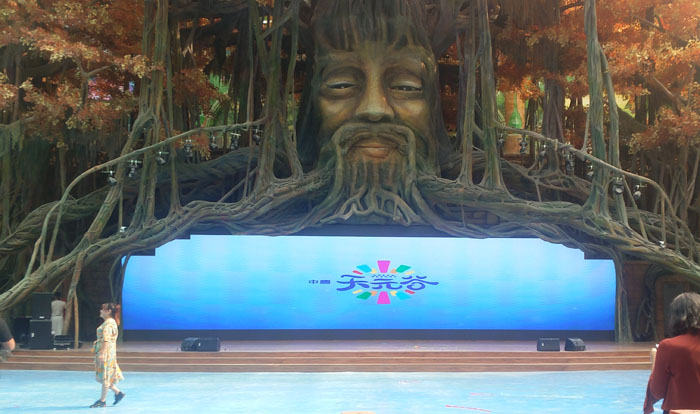 中艺LED显示屏打造“魔方王国”河北天元谷度假区